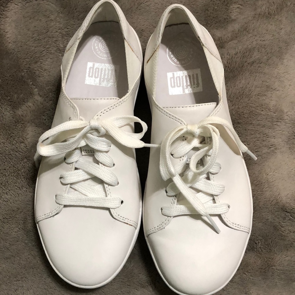 FIT Flop sz 6 white leather tennis shoes